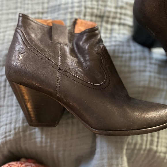 Frye Reina Black Ankle Boots - Picture 3 of 9